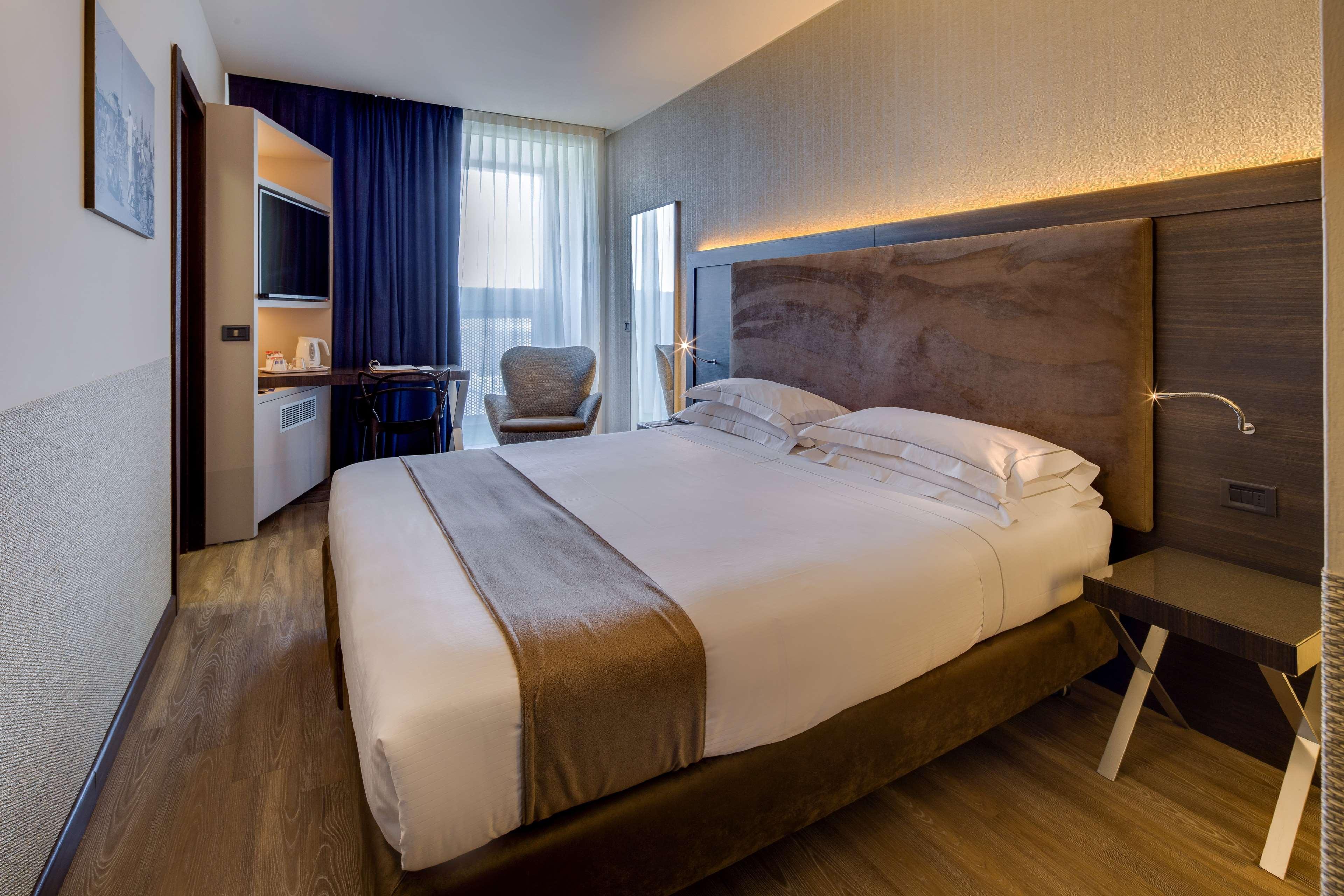 Best Western Plus Hotel Farnese Parma Exterior photo