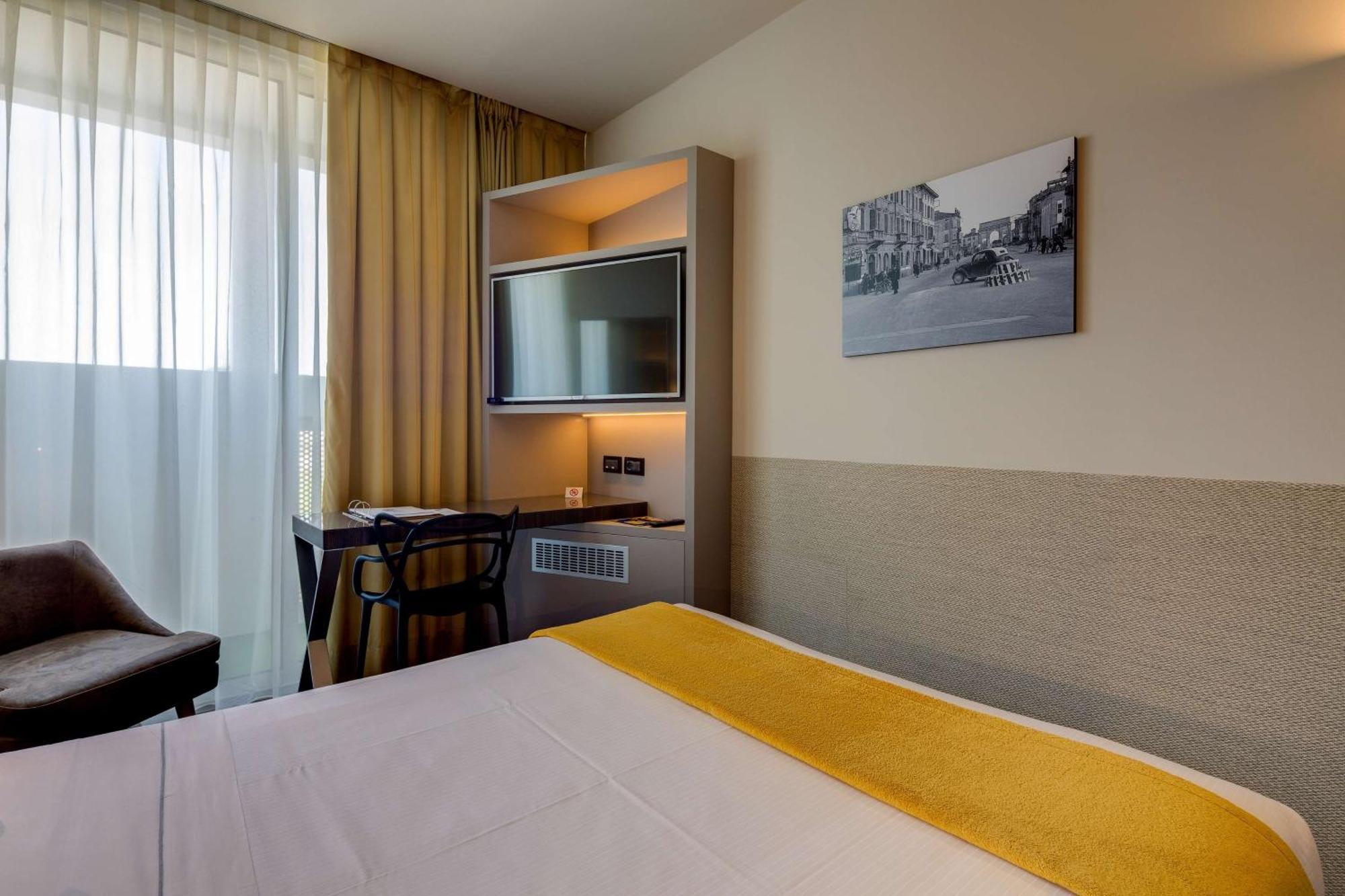 Best Western Plus Hotel Farnese Parma Exterior photo