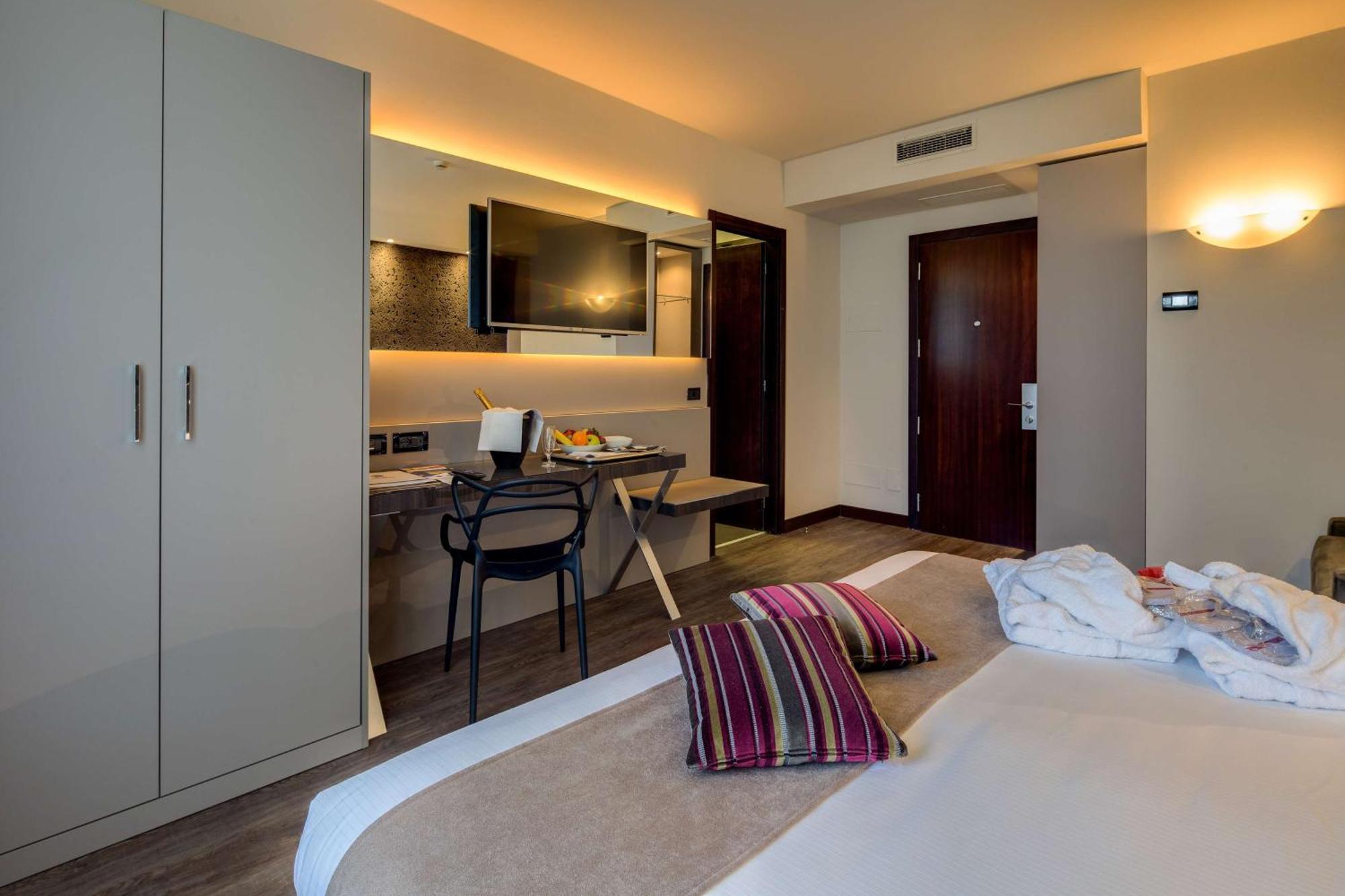 Best Western Plus Hotel Farnese Parma Exterior photo