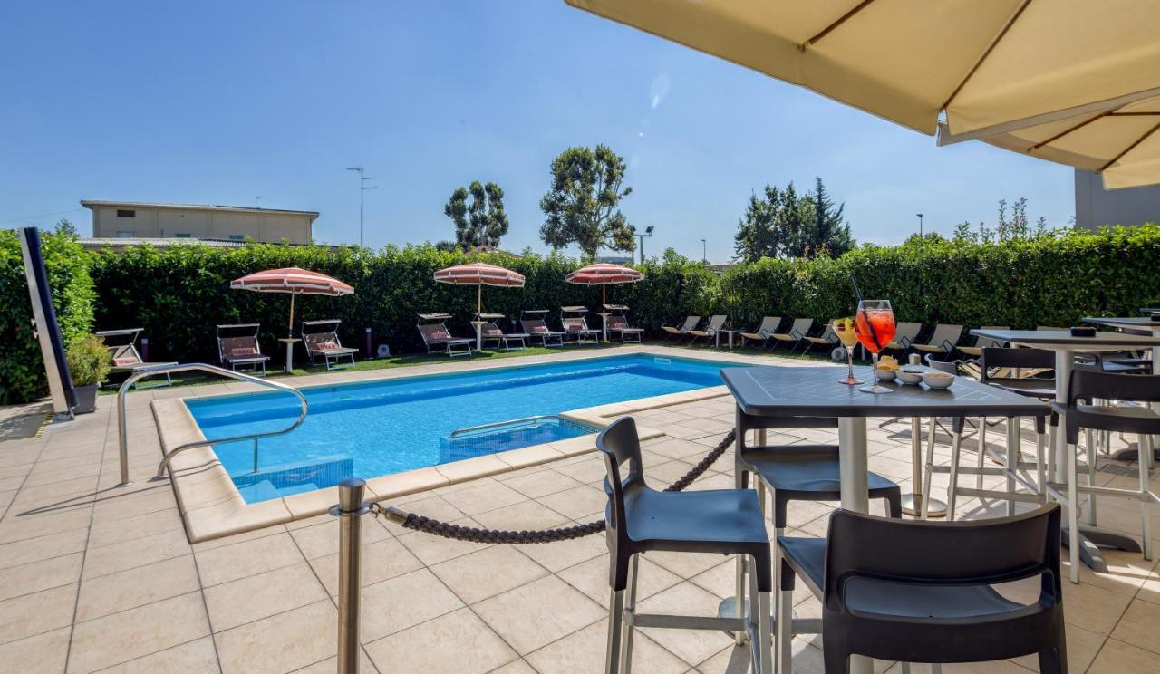 Best Western Plus Hotel Farnese Parma Exterior photo